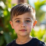 Modne krótkie fryzury dla chłopców: trendy